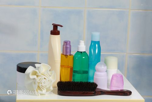 浴室護理衛(wèi)生新概念 液皂與化妝品瓶裝的便利與健康